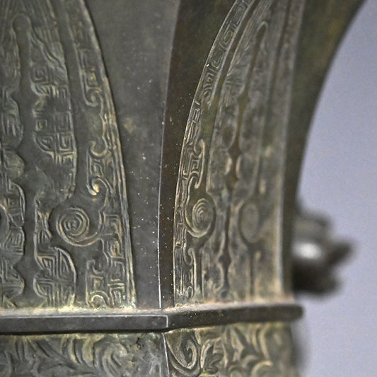 Edo p. Flaring Bronze Vase with Tiger Handles ー越後 守 "虎耳付古銅花生"