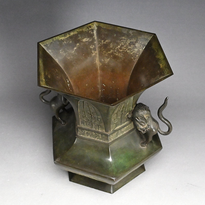 Edo p. Flaring Bronze Vase with Tiger Handles ー越後 守 "虎耳付古銅花生"