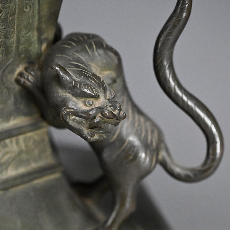 Edo p. Flaring Bronze Vase with Tiger Handles ー越後 守 "虎耳付古銅花生"