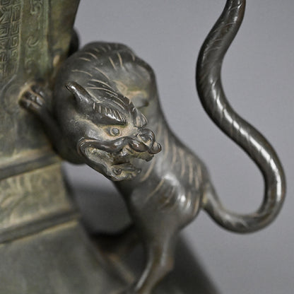 Edo p. Flaring Bronze Vase with Tiger Handles ー越後 守 "虎耳付古銅花生"