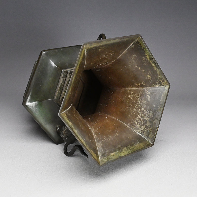 Edo p. Flaring Bronze Vase with Tiger Handles ー越後 守 "虎耳付古銅花生"