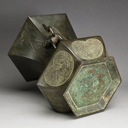 Edo p. Flaring Bronze Vase with Tiger Handles ー越後 守 "虎耳付古銅花生"