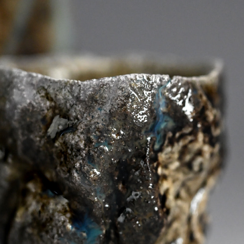 Igneous Kurinuki Sake Set ー稲吉 オサム “自然釉刳貫 酒器”
