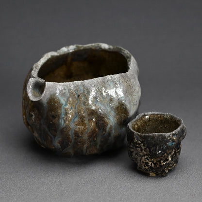 Igneous Kurinuki Sake Set ー稲吉 オサム “自然釉刳貫 酒器”