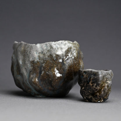 Igneous Kurinuki Sake Set ー稲吉 オサム “自然釉刳貫 酒器”