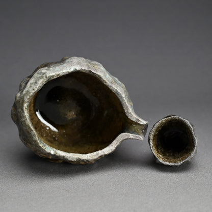 Igneous Kurinuki Sake Set ー稲吉 オサム “自然釉刳貫 酒器”