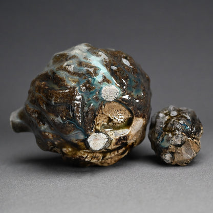 Igneous Kurinuki Sake Set ー稲吉 オサム “自然釉刳貫 酒器”