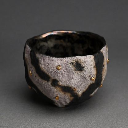 Striking Contemporary Cup ー稲吉 オサム ”金銀彩刳貫盃”