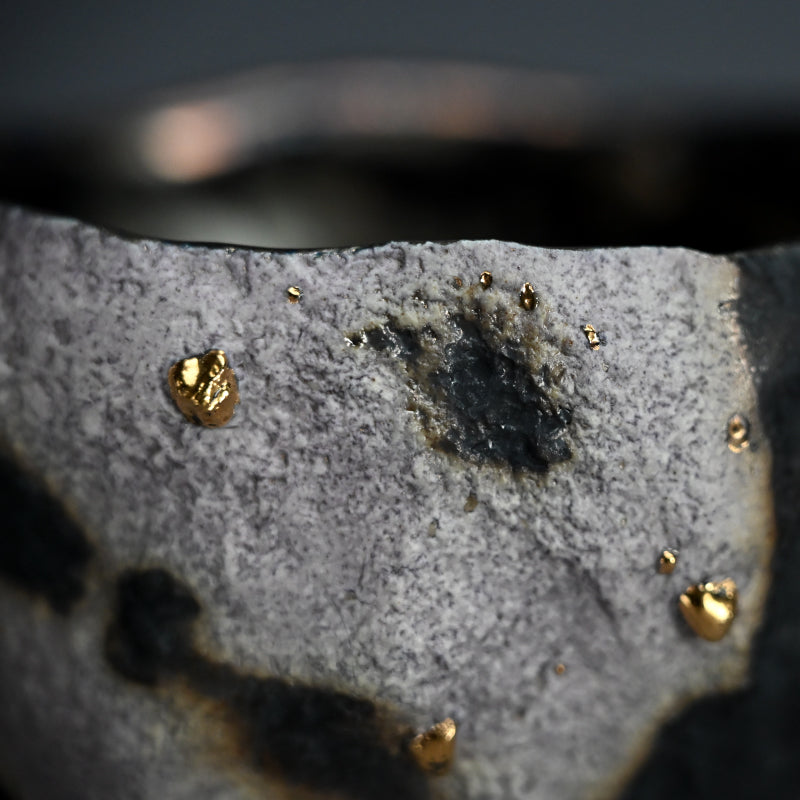 Striking Contemporary Cup ー稲吉 オサム ”金銀彩刳貫盃”
