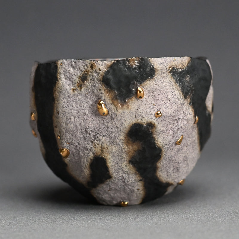 Striking Contemporary Cup ー稲吉 オサム ”金銀彩刳貫盃”