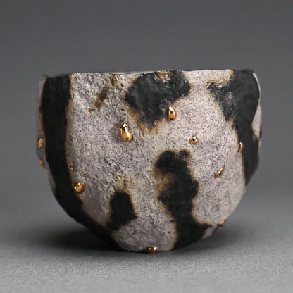 Striking Contemporary Cup ー稲吉 オサム ”金銀彩刳貫盃”