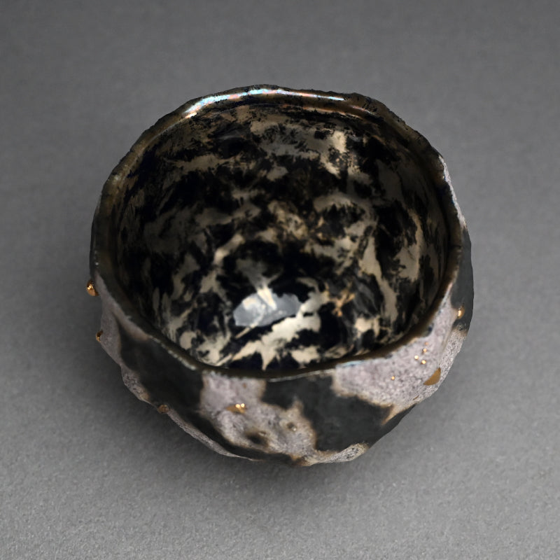 Striking Contemporary Cup ー稲吉 オサム ”金銀彩刳貫盃”