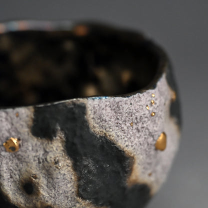 Striking Contemporary Cup ー稲吉 オサム ”金銀彩刳貫盃”
