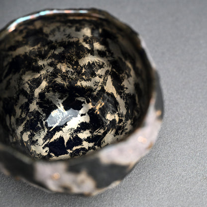 Striking Contemporary Cup ー稲吉 オサム ”金銀彩刳貫盃”