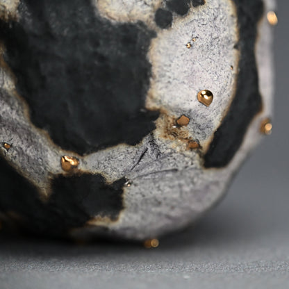 Striking Contemporary Cup ー稲吉 オサム ”金銀彩刳貫盃”
