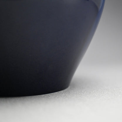 Vivid Porcelain Vase ー四代 徳田 八十吉 (順子) “藍華菱”