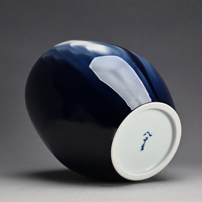 Vivid Porcelain Vase ー四代 徳田 八十吉 (順子) “藍華菱”