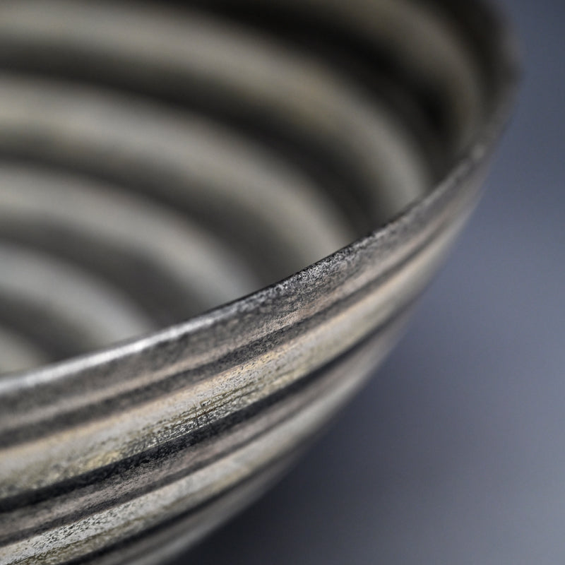Nationally Exhibited Deep Vessel ー渡辺 国夫 “色絵金銀彩縞文鉢”