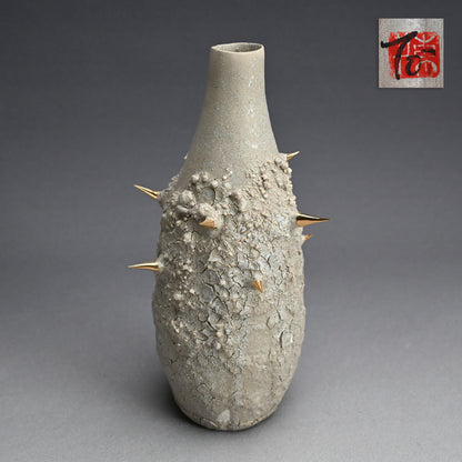 Gold Thorned Gray Vase ー東井 真咲朝 "鼠棘花器"
