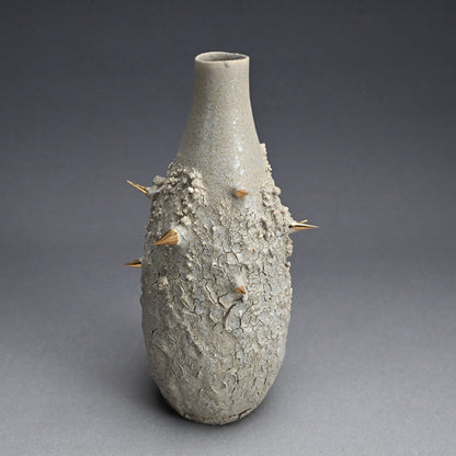 Gold Thorned Gray Vase ー東井 真咲朝 "鼠棘花器"