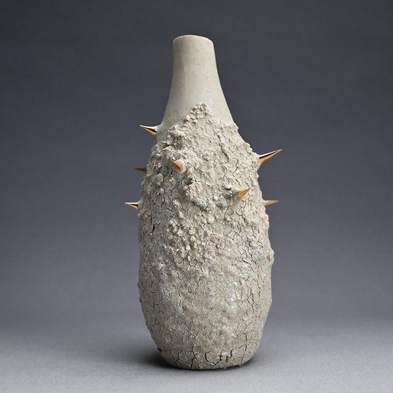 Gold Thorned Gray Vase ー東井 真咲朝 "鼠棘花器"