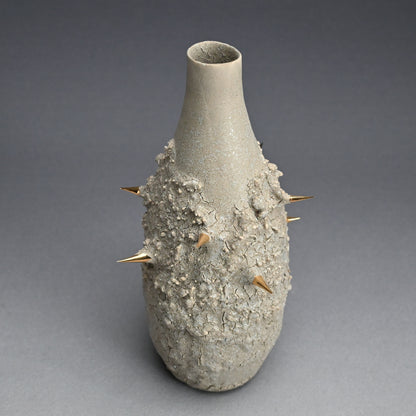 Gold Thorned Gray Vase ー東井 真咲朝 "鼠棘花器"