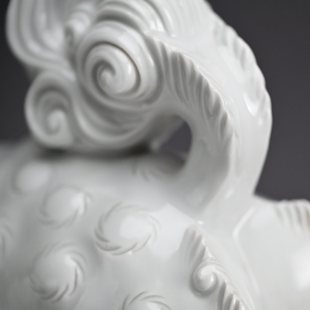 Rare! Fierce White Porcelain Shishi ー十二代 酒井田 柿右衛門 "獅子"