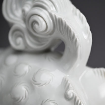 Rare! Fierce White Porcelain Shishi ー十二代 酒井田 柿右衛門 "獅子"