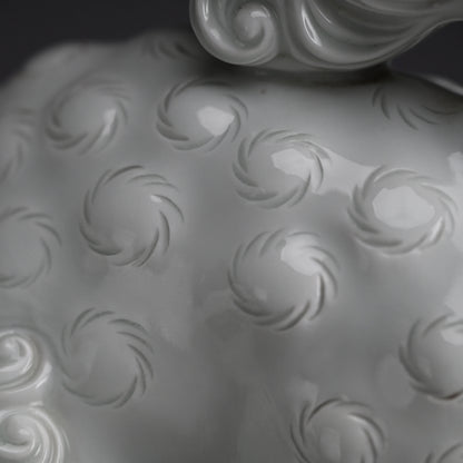 Rare! Fierce White Porcelain Shishi ー十二代 酒井田 柿右衛門 "獅子"