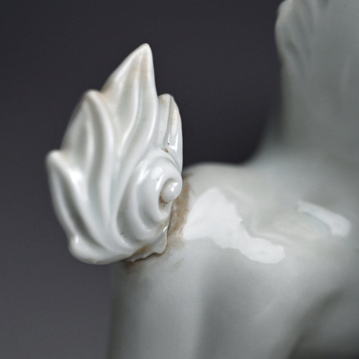 Rare! Fierce White Porcelain Shishi ー十二代 酒井田 柿右衛門 "獅子"
