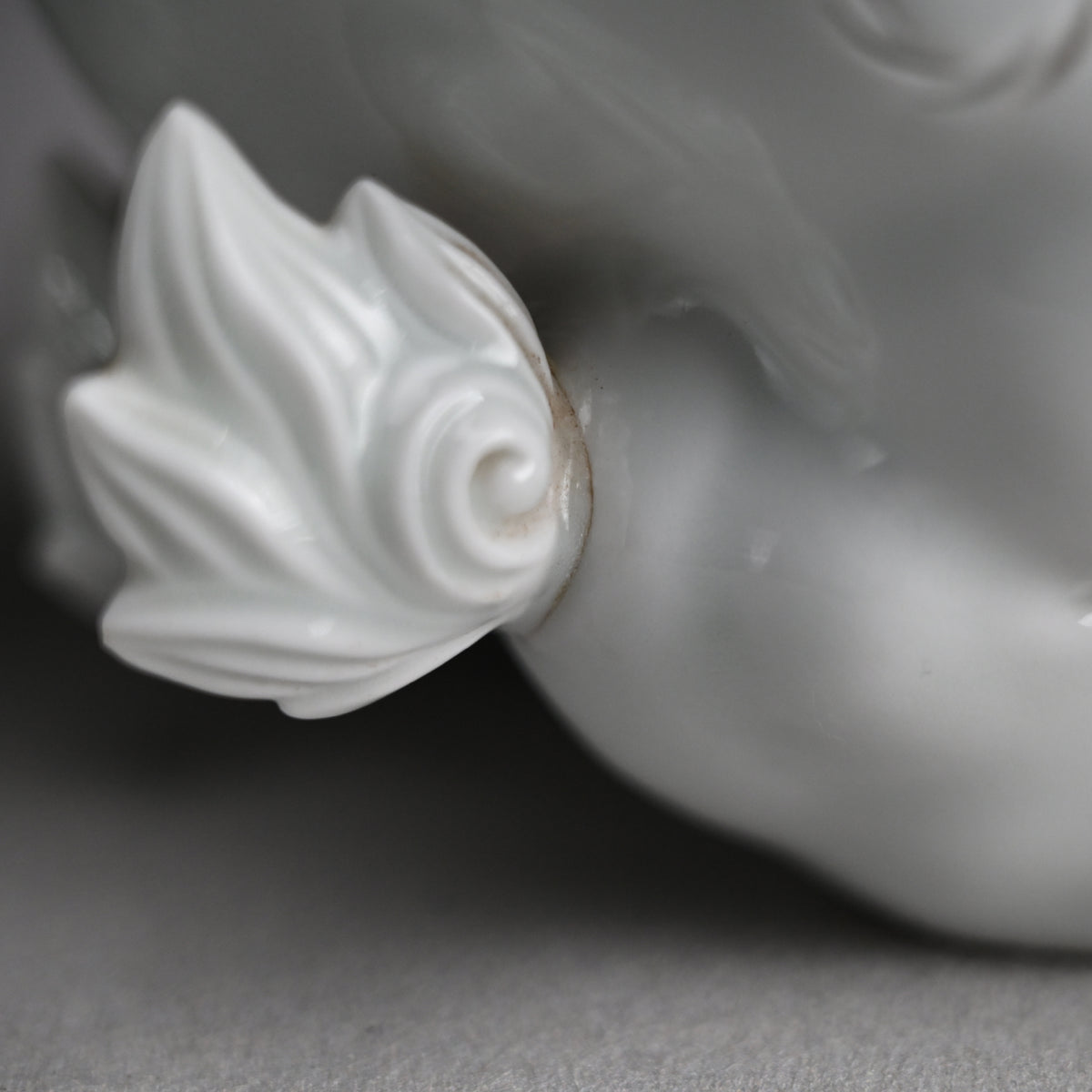 Rare! Fierce White Porcelain Shishi ー十二代 酒井田 柿右衛門 "獅子"