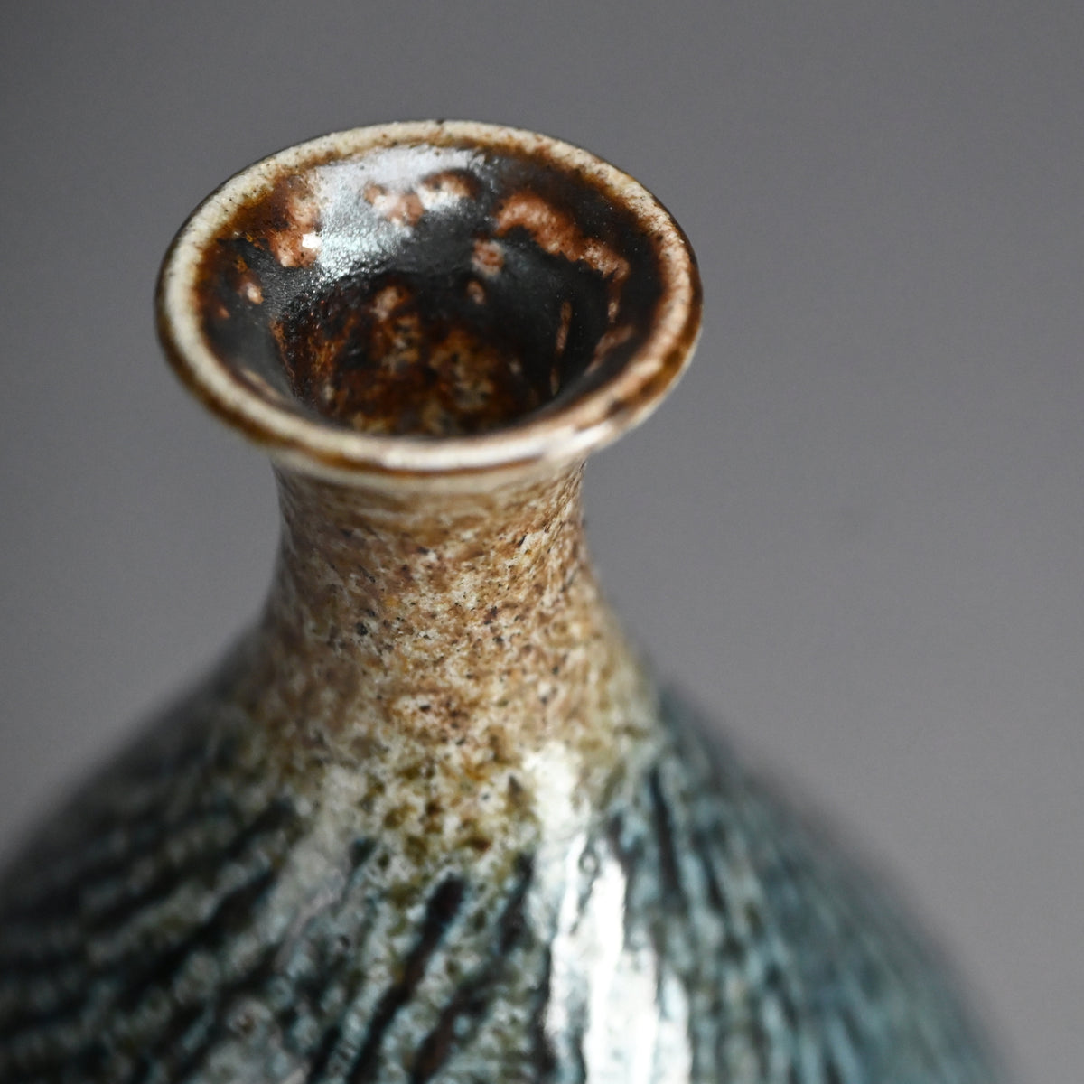 Salt Glazed Tokkuri by LNT ー島岡 達三 “塩釉徳利”