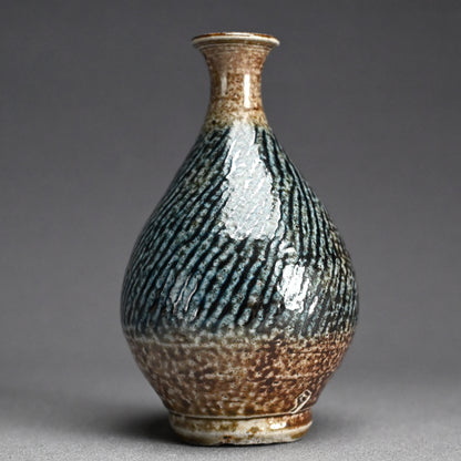 Salt Glazed Tokkuri by LNT ー島岡 達三 “塩釉徳利”