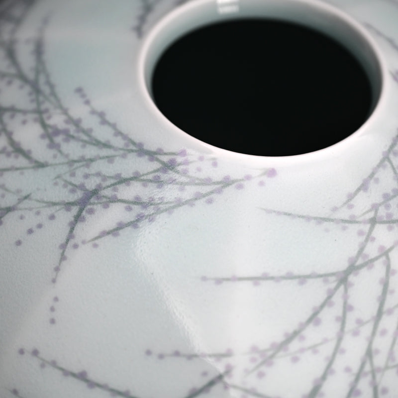 Exquisite Celadon Vase ー室町 勝廣 "青白磁 早春 象嵌壷"