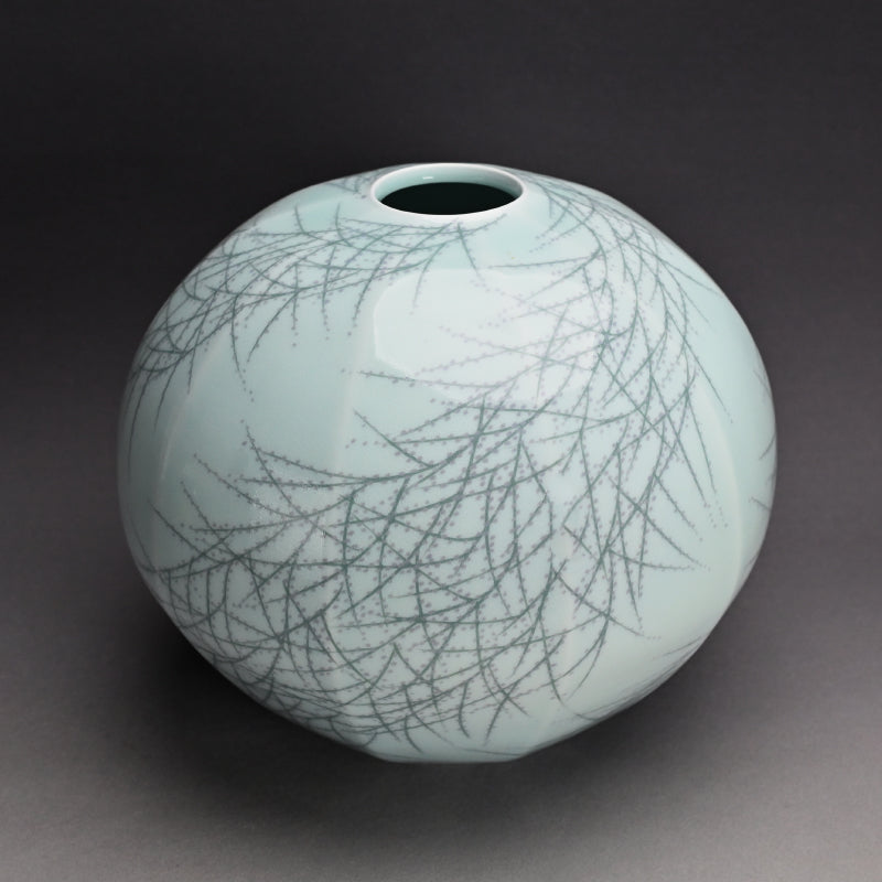 Exquisite Celadon Vase ー室町 勝廣 "青白磁 早春 象嵌壷"