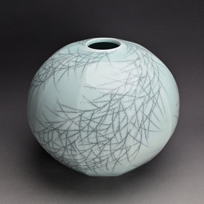 Exquisite Celadon Vase ー室町 勝廣 "青白磁 早春 象嵌壷"