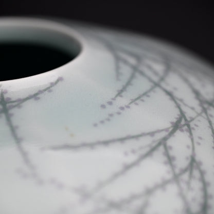 Exquisite Celadon Vase ー室町 勝廣 "青白磁 早春 象嵌壷"
