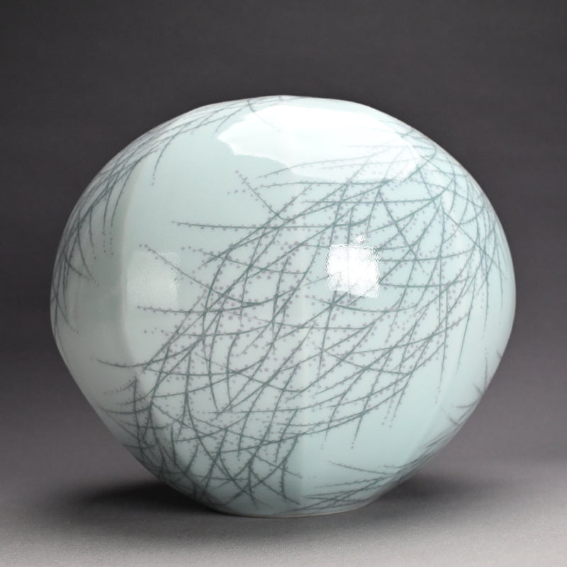 Exquisite Celadon Vase ー室町 勝廣 "青白磁 早春 象嵌壷"
