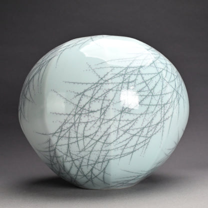 Exquisite Celadon Vase ー室町 勝廣 "青白磁 早春 象嵌壷"