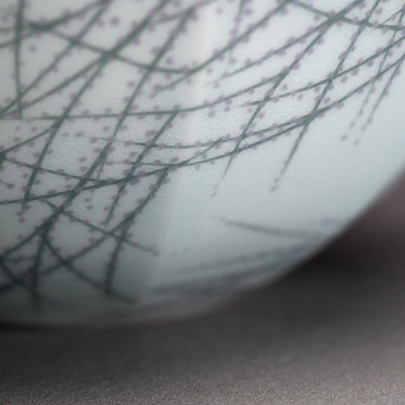 Exquisite Celadon Vase ー室町 勝廣 "青白磁 早春 象嵌壷"