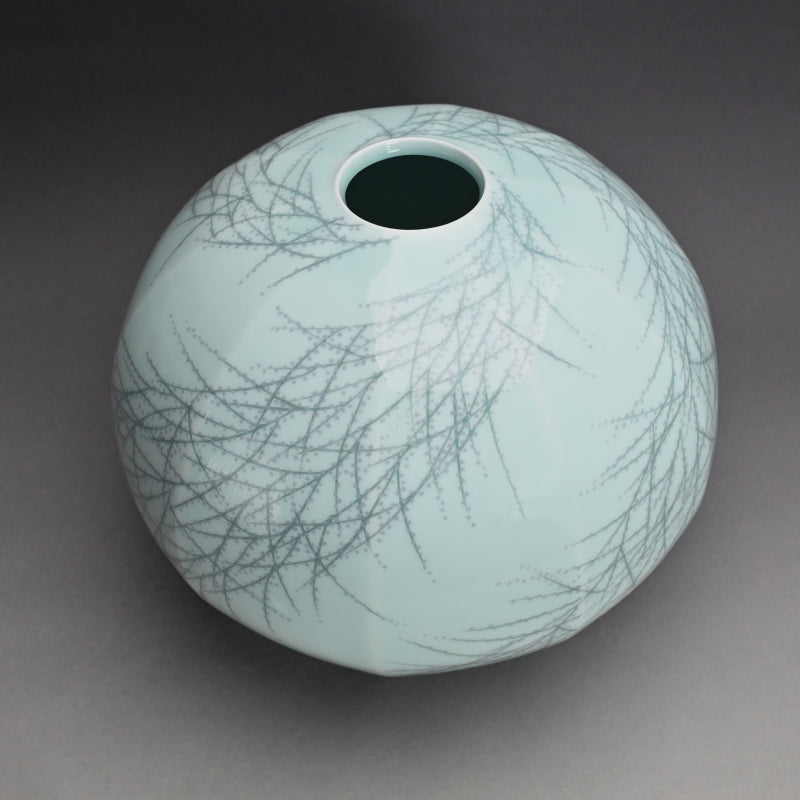 Exquisite Celadon Vase ー室町 勝廣 "青白磁 早春 象嵌壷"
