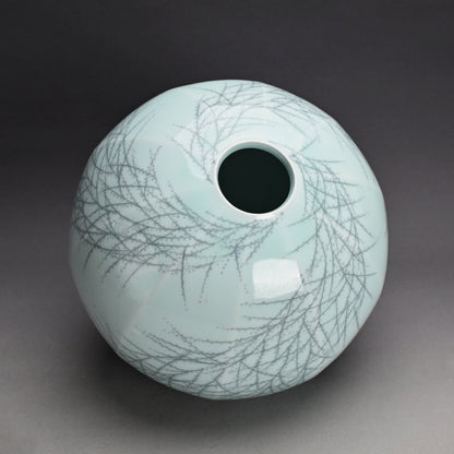 Exquisite Celadon Vase ー室町 勝廣 "青白磁 早春 象嵌壷"