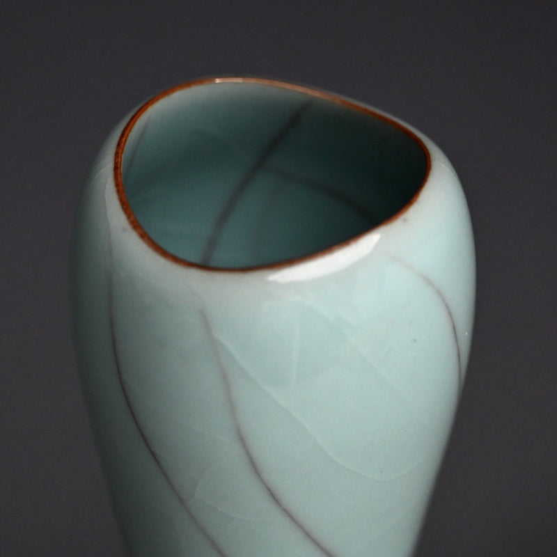 Modernist Celadon Vase ー浦口 雅行 “青瓷花生”