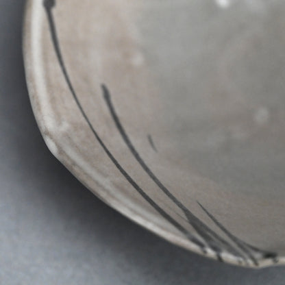 Playful E-Karatsu Dish Set ー岸田 匡啓 “唐津絵あそび 形あそび 五寸皿”