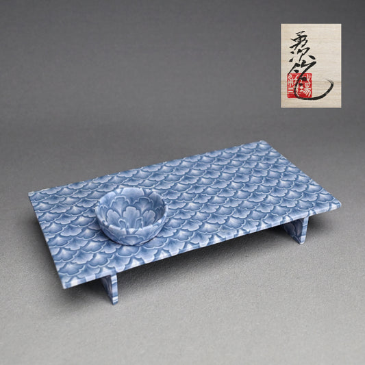 Sake Cup & Plate Set, Blue ー草場 勇次 “練上焼〆波文 板皿”