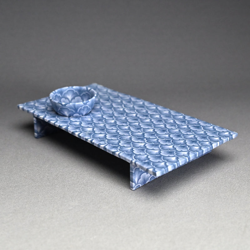 Sake Cup & Plate Set, Blue ー草場 勇次 “練上焼〆波文 板皿”