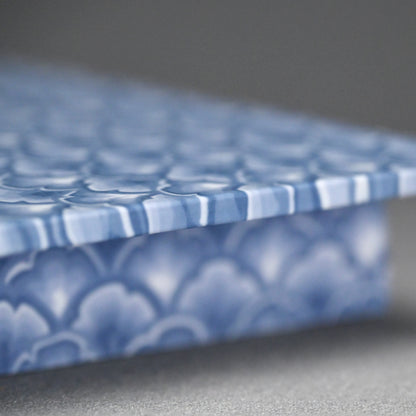 Sake Cup & Plate Set, Blue ー草場 勇次 “練上焼〆波文 板皿”