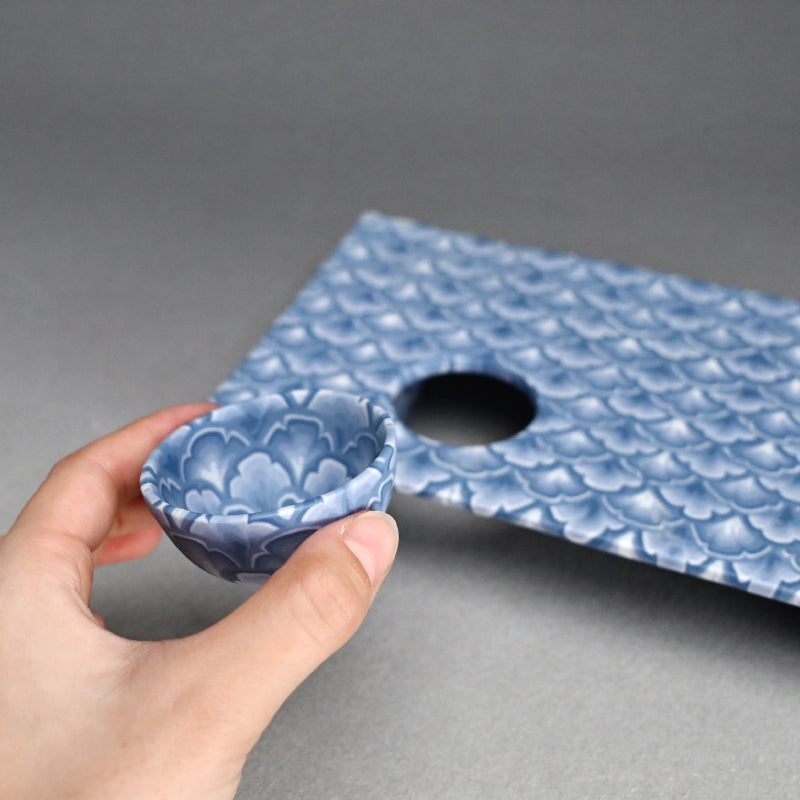 Sake Cup & Plate Set, Blue ー草場 勇次 “練上焼〆波文 板皿”