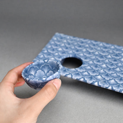 Sake Cup & Plate Set, Blue ー草場 勇次 “練上焼〆波文 板皿”