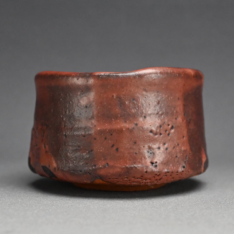 Superlative Fire-red Shino Chawan ー山田 和 “志野茶盛”